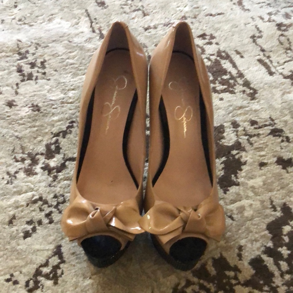 JESSICA SIMPSON Nude Patent Heel w/bow size 8